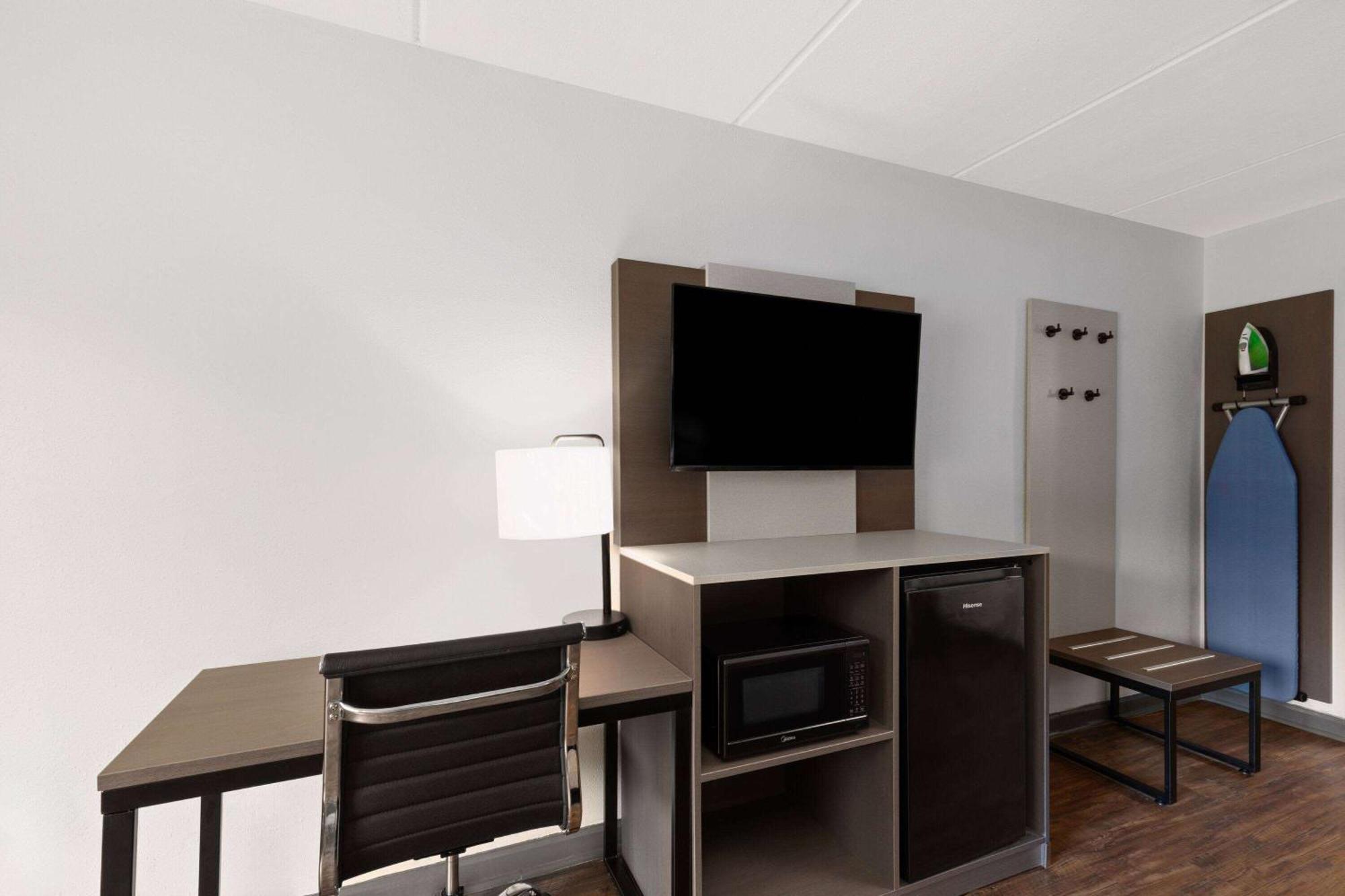 Ramada By Wyndham Bainbridge Hotel Buitenkant foto