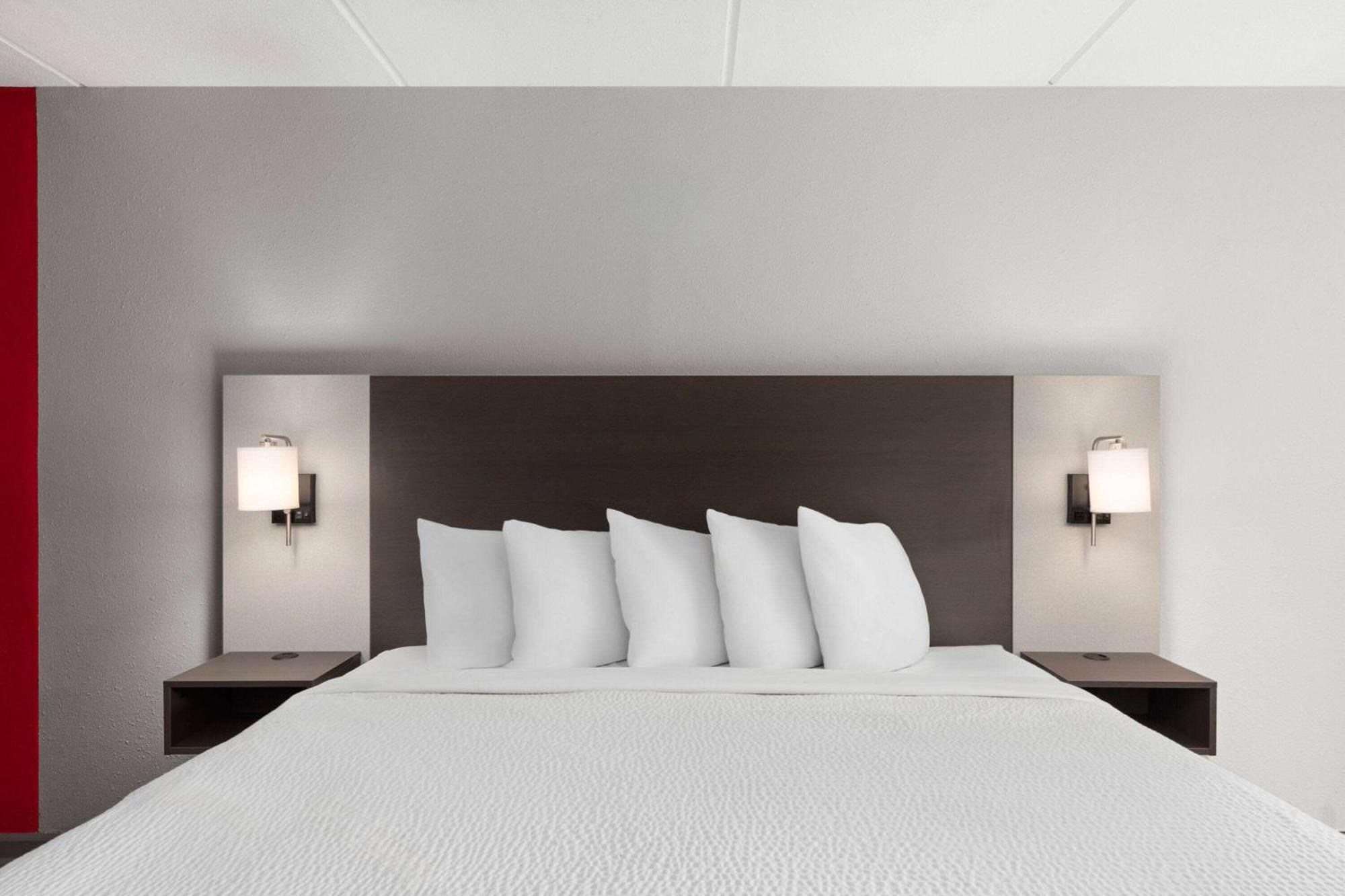 Ramada By Wyndham Bainbridge Hotel Buitenkant foto