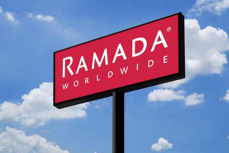 Ramada By Wyndham Bainbridge Hotel Buitenkant foto